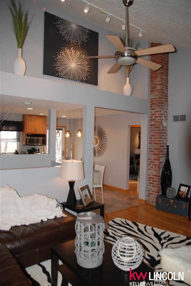 The vaulted ceiling and ledge offers room for display