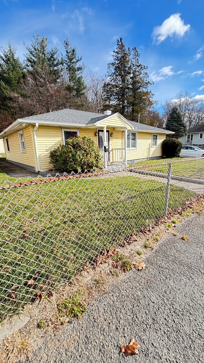 341 Oak St, Waterbury, CT 06705 - photo 5