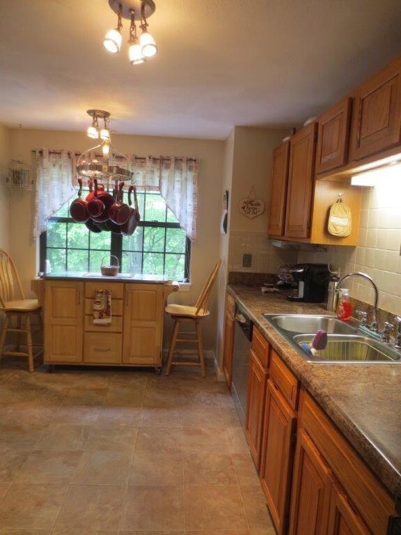1404 Pinewood Dr, Smithfield, RI 02917 - photo 4