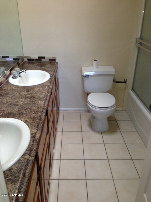 shiloh bathroom 2