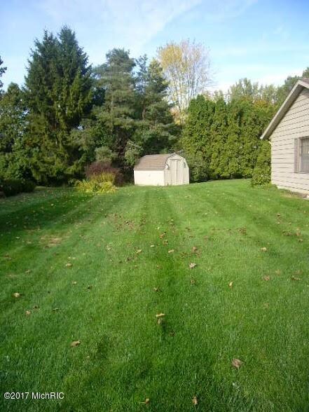 SIDE YARD & STORAGE BUILDING