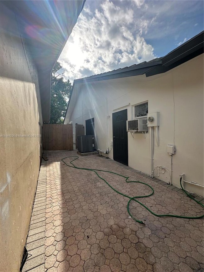 15882 SW 138th Ct unit Rear, Miami, FL 33177 - photo 6