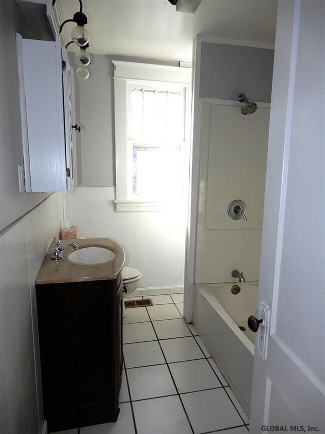 33 Woodrow Ct, Troy, NY 12180 - photo 7