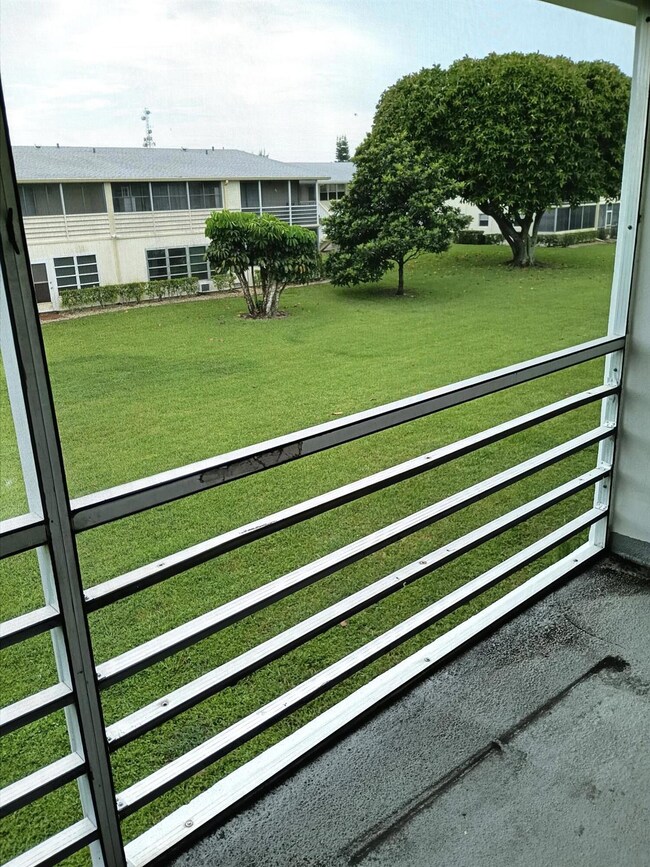 279 Camden L, West Palm Beach, FL 33417 - photo 7