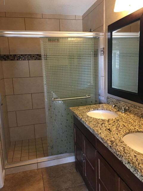 master bdrm bath