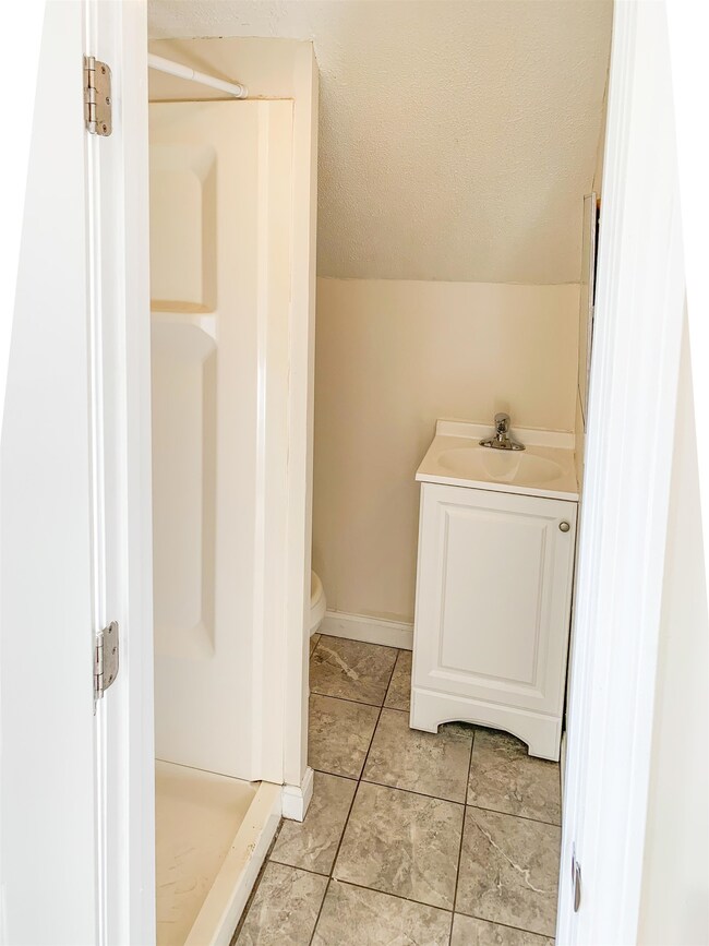 70 Chestnut St, Nashua, NH 03060 - photo 4