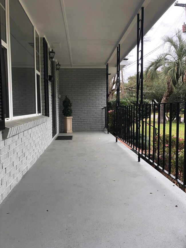 Great spacious front Porch