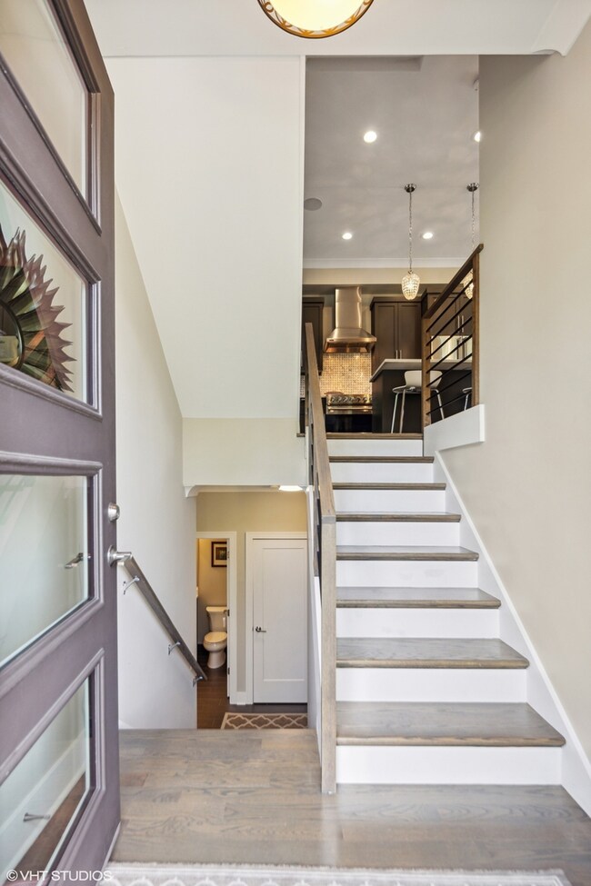 257 W 1st St, Elmhurst, IL 60126 - photo 3