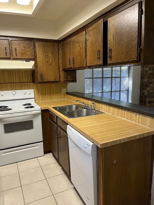 2205 Landmark Ct unit B, Arlington, TX 76013 - photo 4