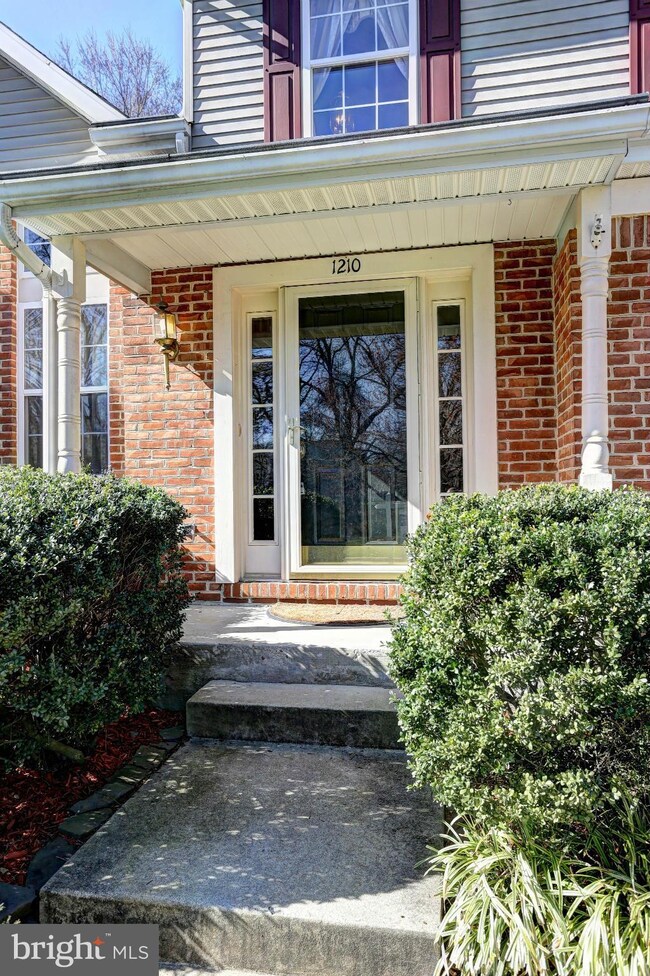 1210 Mariners Cove Ln, Pasadena, MD 21122 - photo 3