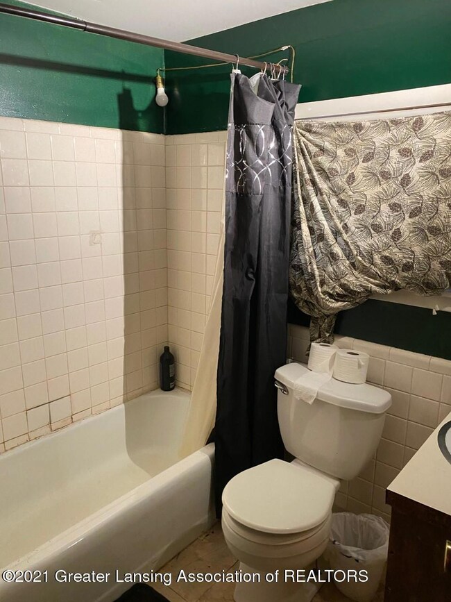 thumbnail_6 3143 Bthroom