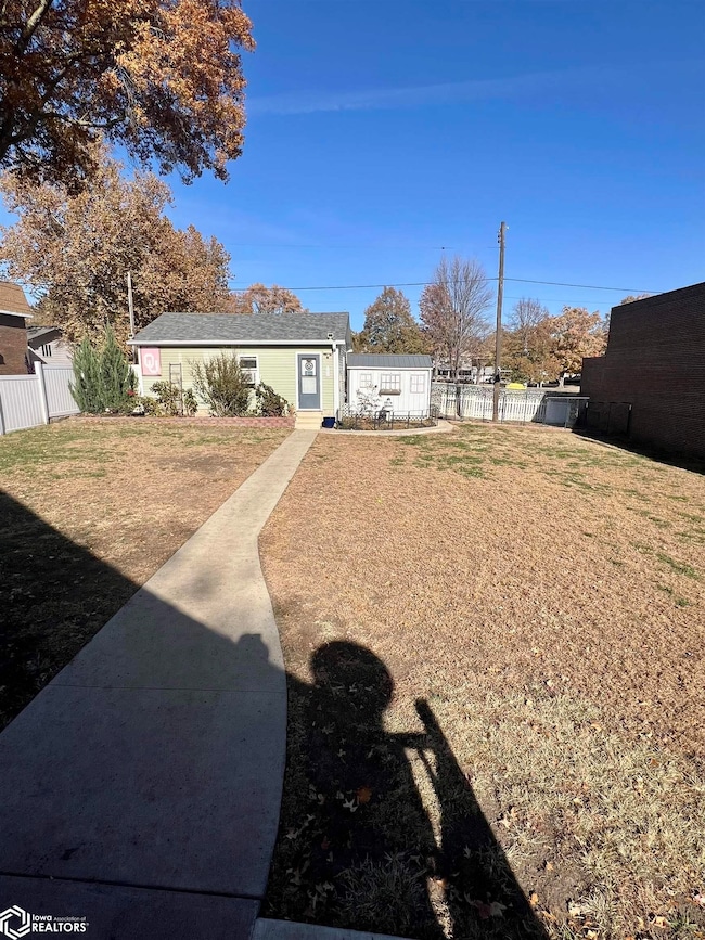 123 W Chestnut St, Clarinda, IA 51632 - photo 4