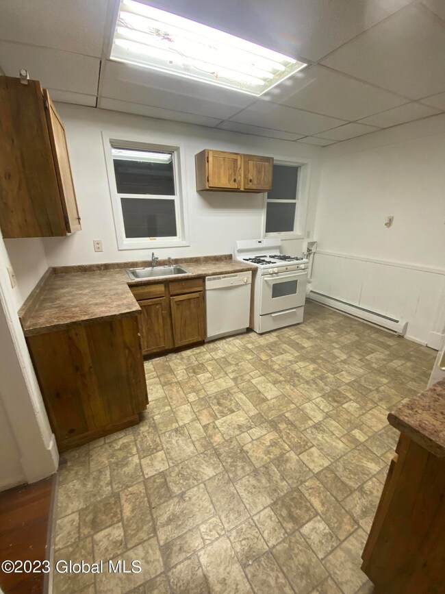 279 Ontario St, Albany, NY 12203 - photo 6