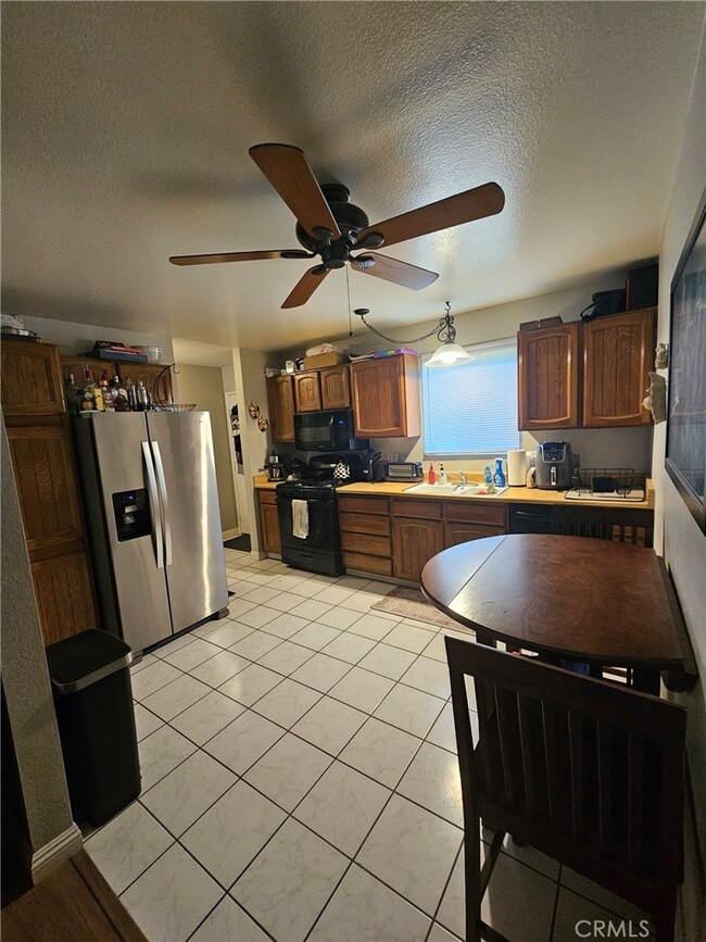 632 E Birch St unit C, Brea, CA 92821 - photo 3