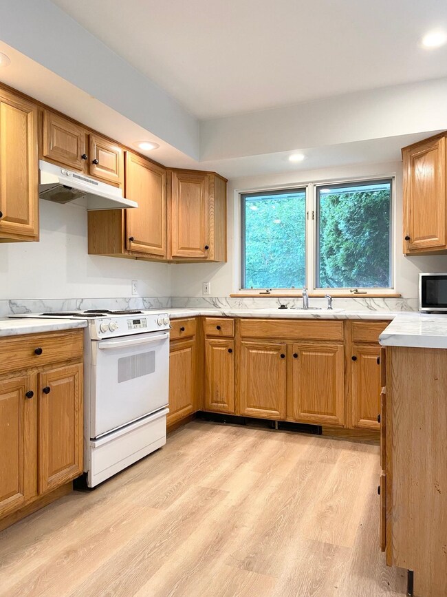 6 Skyline Way, White River Junction, VT 05001 - photo 2