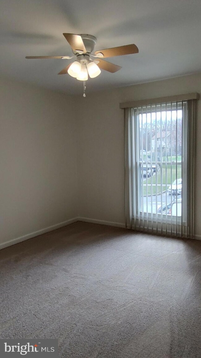 11528 Laurelwalk Dr, Laurel, MD 20708 - photo 3