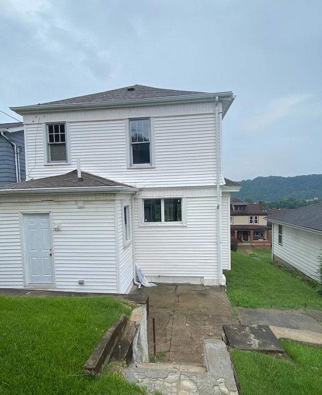 717 Elm St, Martins Ferry, OH 43935 - photo 2
