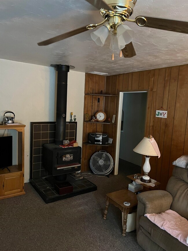 4429 Gleaves Ave, Dunsmuir, CA 96025 - photo 2