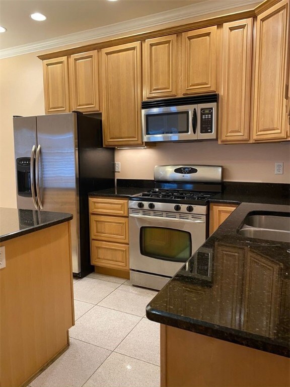 387 Angell St unit 2, Providence, RI 02906 - photo 4