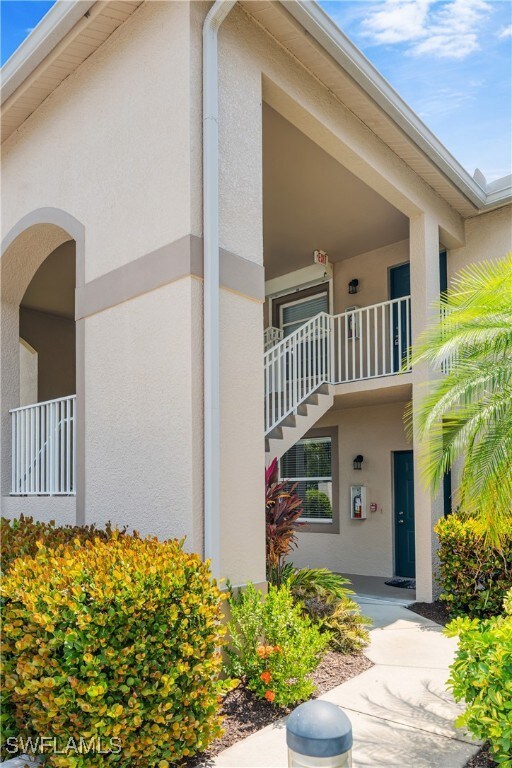 Doorway to property featuring stucco siding and a