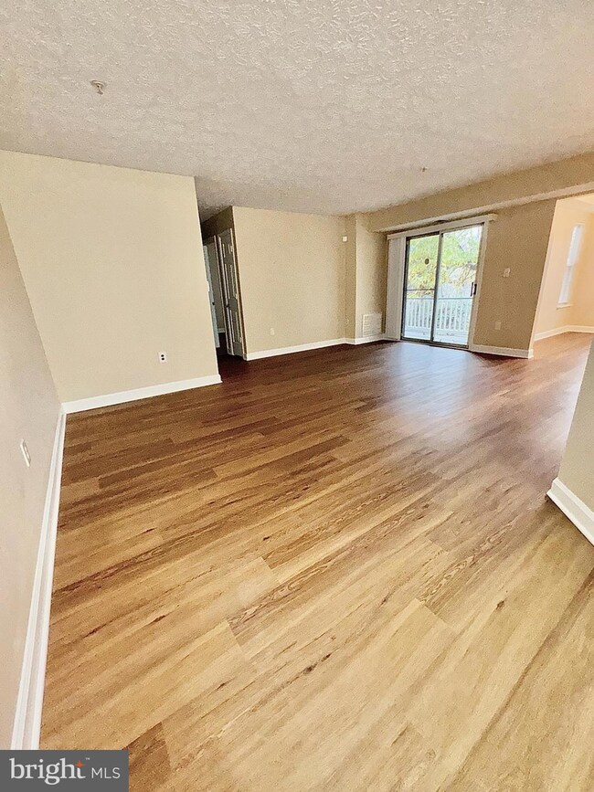 6000 Saint Ignatius Dr unit 202, Fort Washington, MD 20744 - photo 5