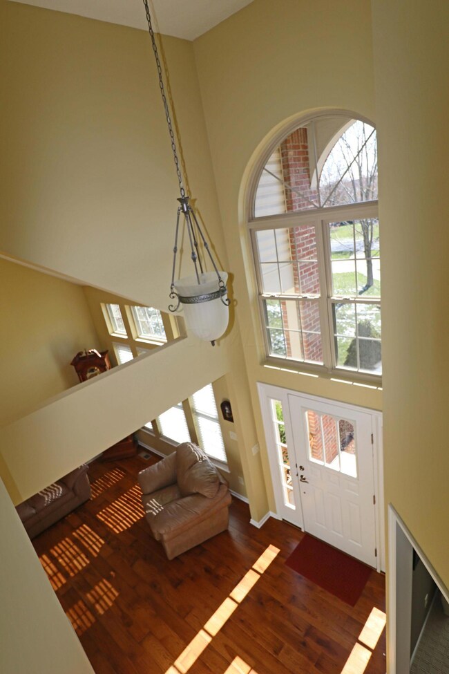 8453 Shady Maple Foyer