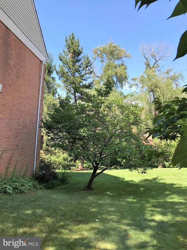 11825 Sherbourne Dr, Lutherville Timonium, MD 21093 - photo 3