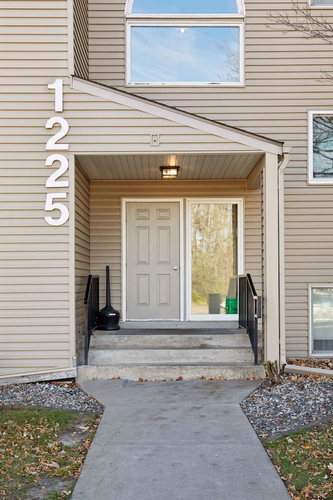 Welcome to 1225 Ferndale Street North #20