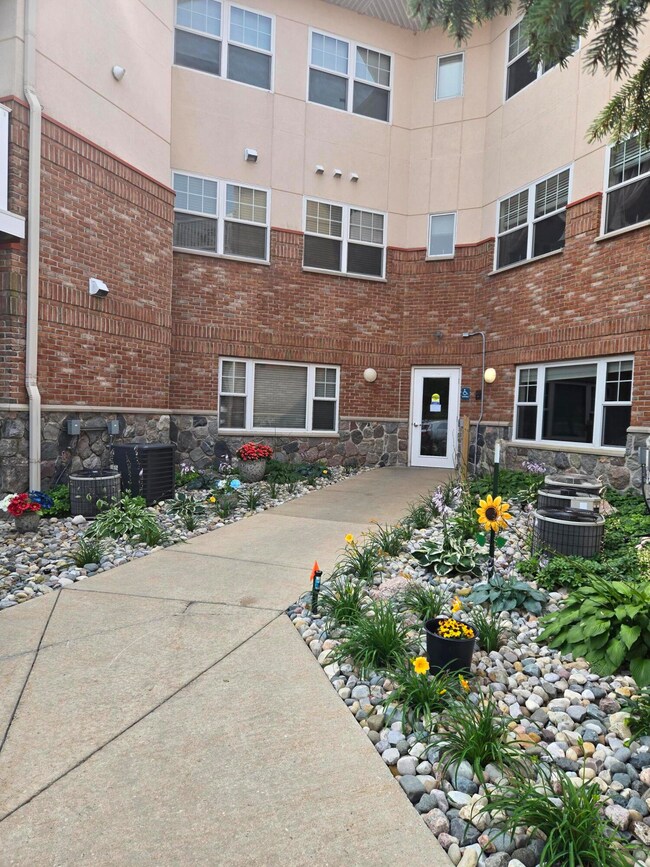 301 N Lake St unit 104, Cadillac, MI 49601 - photo 4