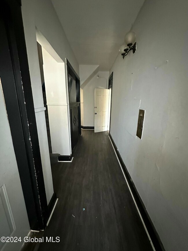 28 Robin St, Albany, NY 12206 - photo 4