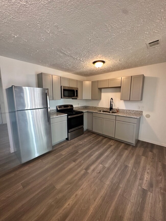 978 Ringold St unit A, Houston, TX 77088 - photo 6