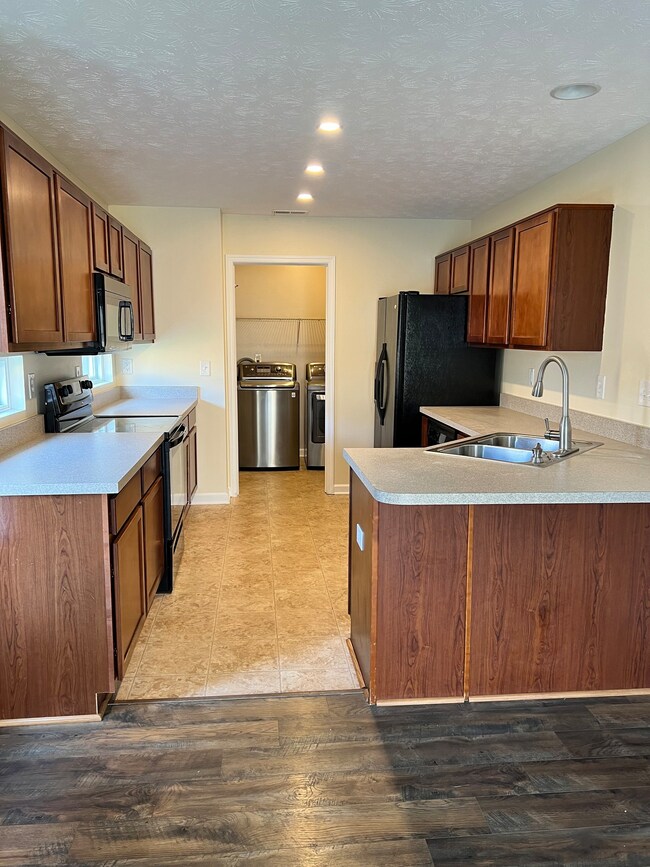 2652 Grand Fir Dr, Greenwood, IN 46143 - photo 2