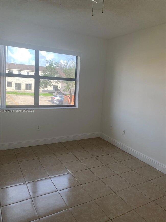20815 NE 8th Ct unit 20220, Miami, FL 33179 - photo 4