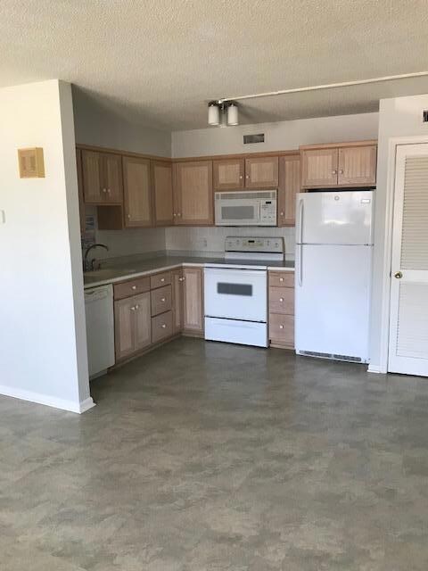 9634 Wash Davis Rd unit 330-C, Summerton, SC 29148 - photo 5