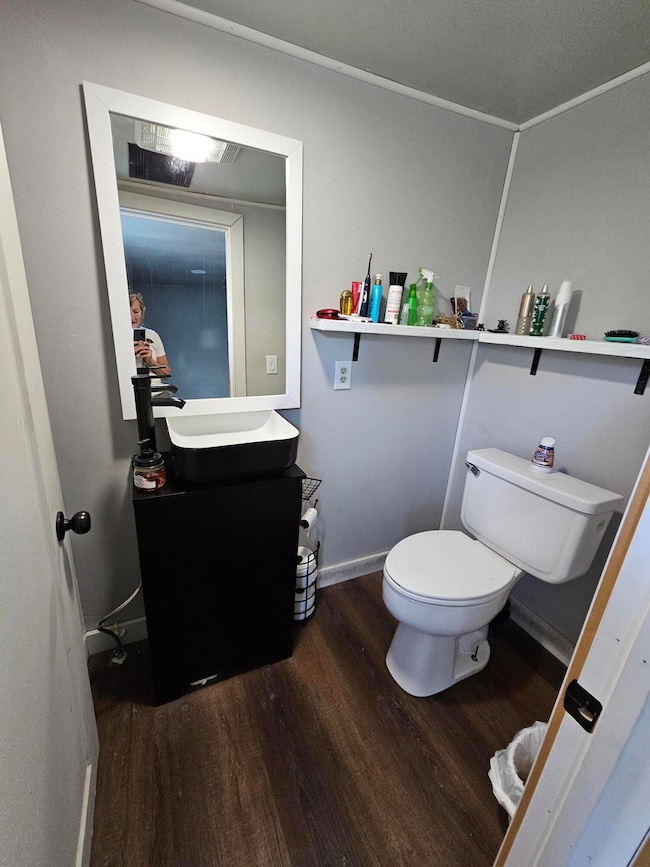 419 2nd st., Anderson-half bath 2
