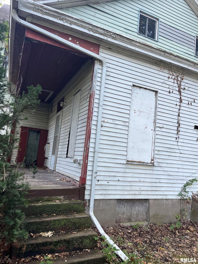 410 W 8th St, Davenport, IA 52803 - photo 4