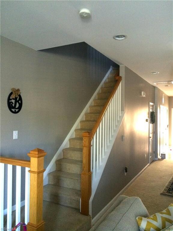 Stairway going upstaris
