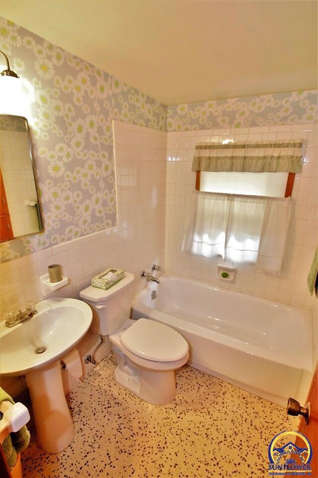 1912 SW Collins Ave, Topeka, KS 66604 - photo 6