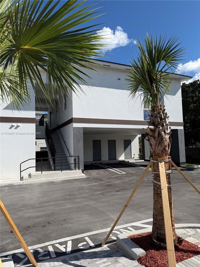 210 SE 10th St unit A, Hallandale Beach, FL 33009 - photo 2