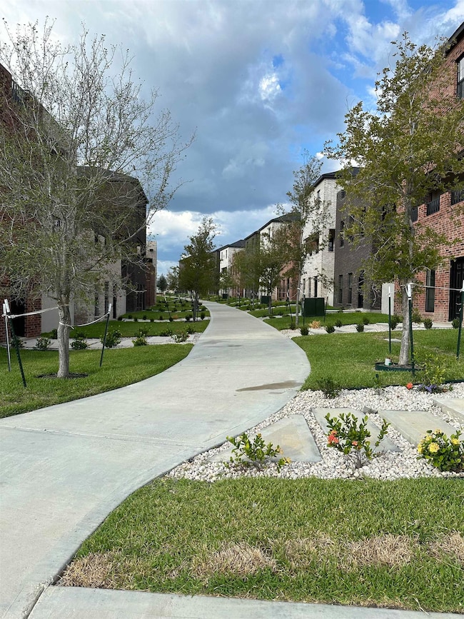 210 Veracruz Dr unit 305, Laredo, TX 78045 - photo 2