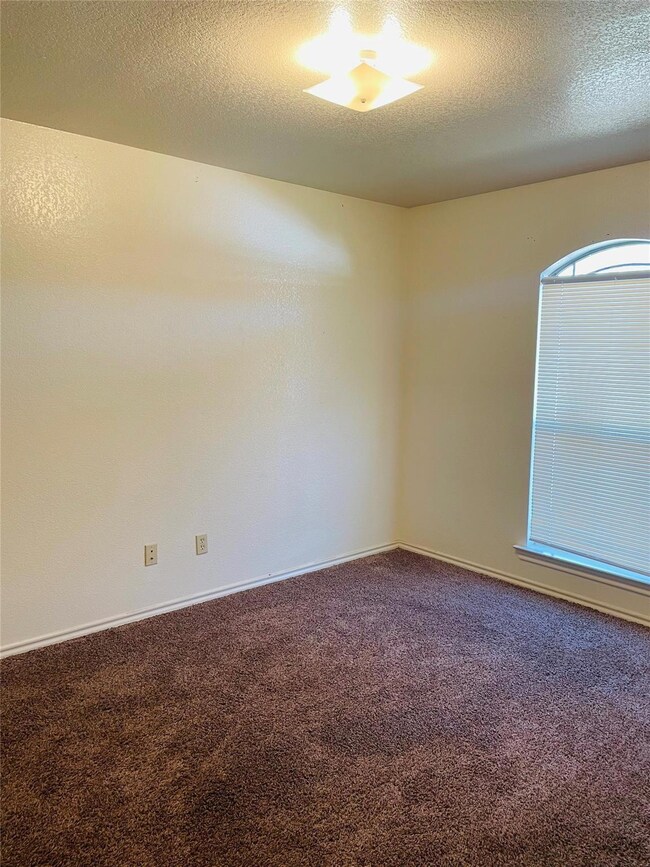 1504 Moss St, Gainesville, TX 76240 - photo 4