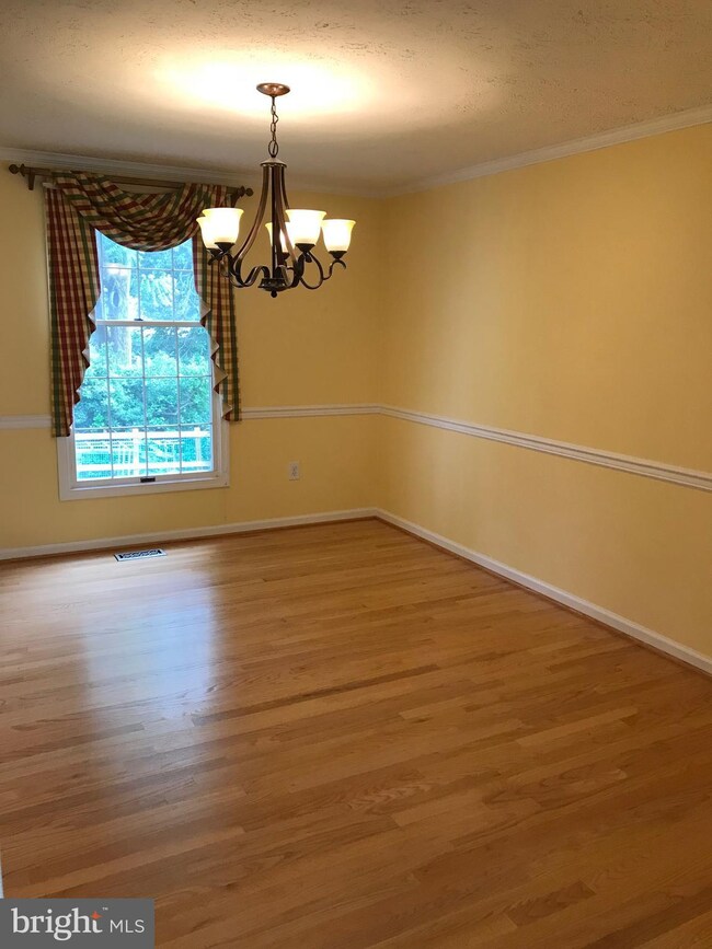 9569 Angelina Cir, Columbia, MD 21045 - photo 4