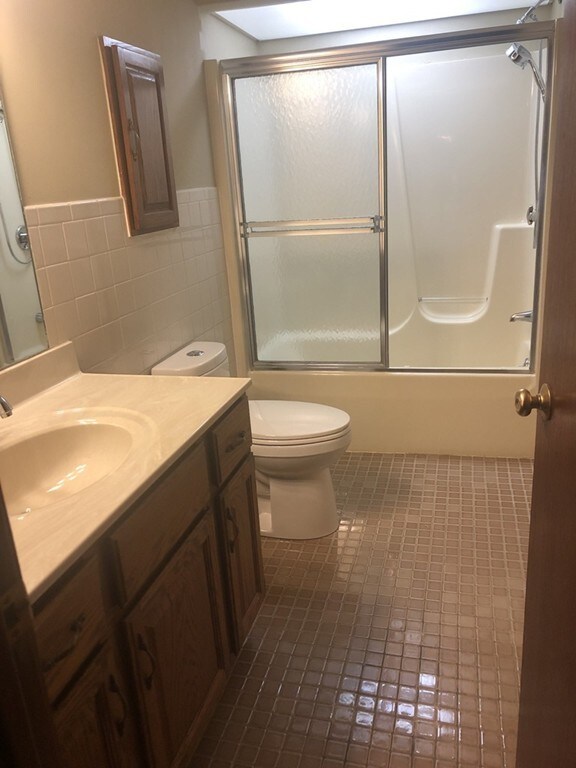 202 Hubbard St unit 2R, Ludlow, MA 01056 - photo 2