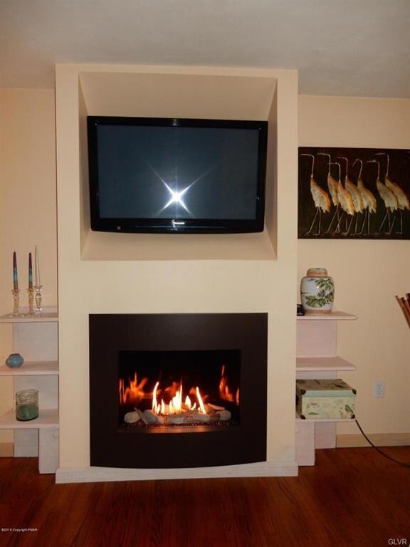 579 Circle Dr, East Stroudsburg, PA 18301 - photo 4