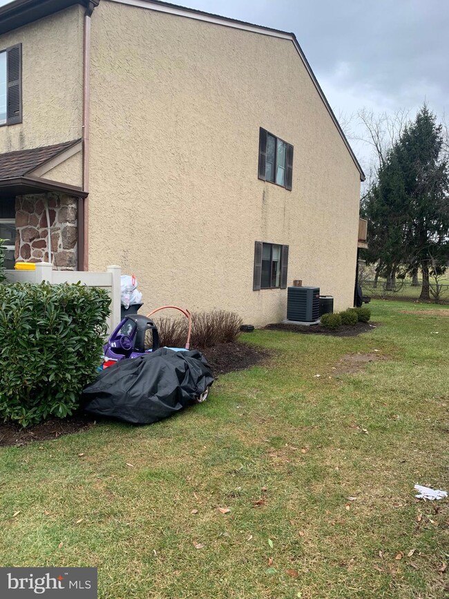 2034 Jason Dr, Huntingdon Valley, PA 19006 - photo 2