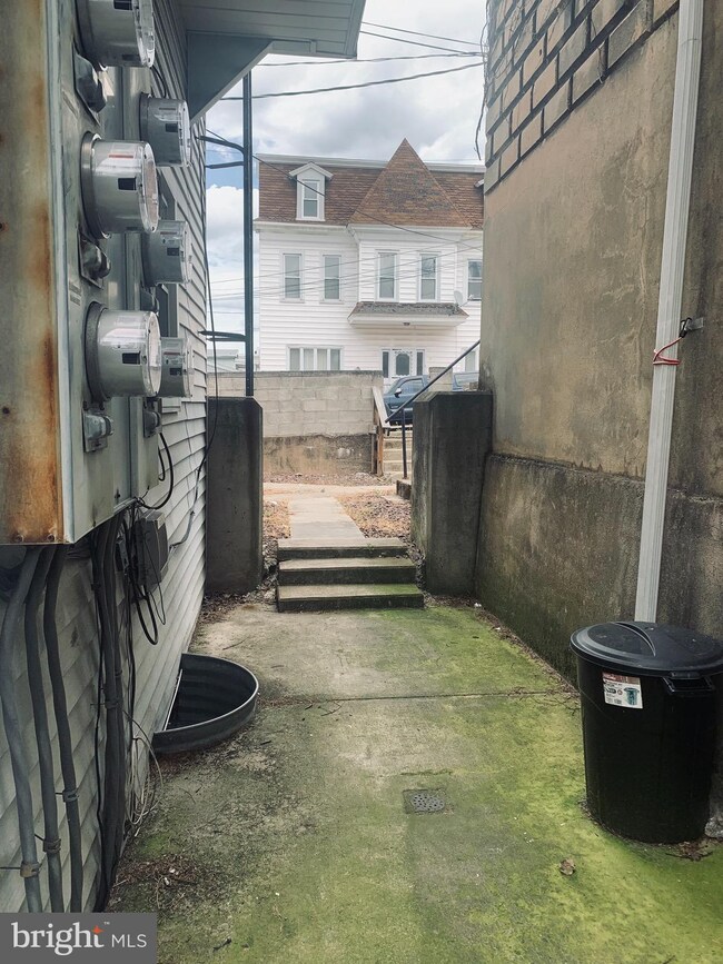 906 Centre St, Ashland, PA 17921 - photo 3