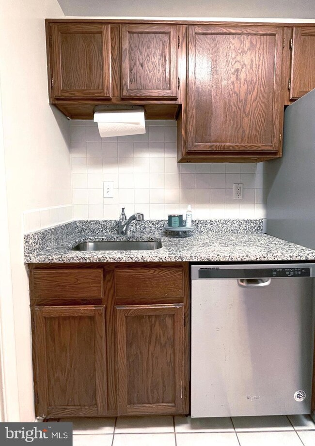 3814 Lyndhurst Dr unit 102, Fairfax, VA 22031 - photo 4