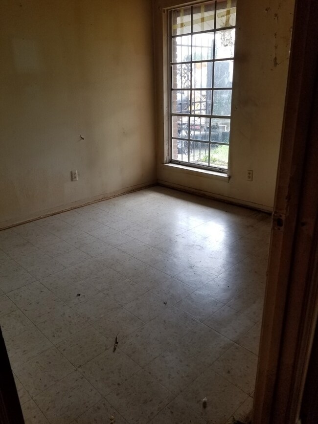 9703 Bertwood St, Houston, TX 77016 - photo 4