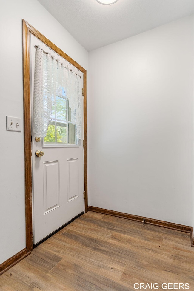 12-web-or-mls-1061-village-ln