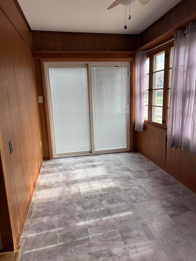 618 State St, Dysart, IA 52224 - photo 5